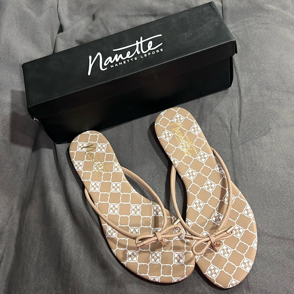 NIB Nanette Lepore Melanie Thong Sandals W Sz 9